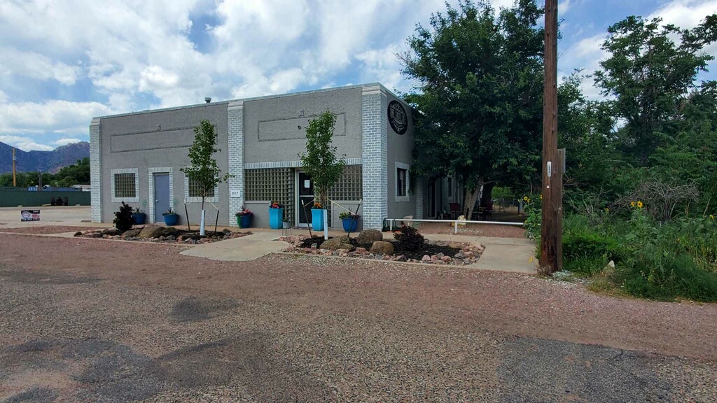 Lindsey's Split Enz Salon nail work in Cañon City, Colorado